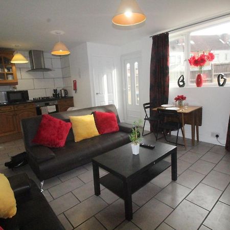 Dinnington House Dinnington By Smart Corporate Stays Esterno foto